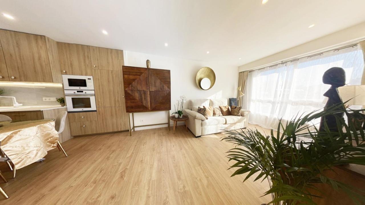 Miramar Luxurious Flat, 3 Double Rooms, Free Parking, Terrace, Completely New Appartamento *