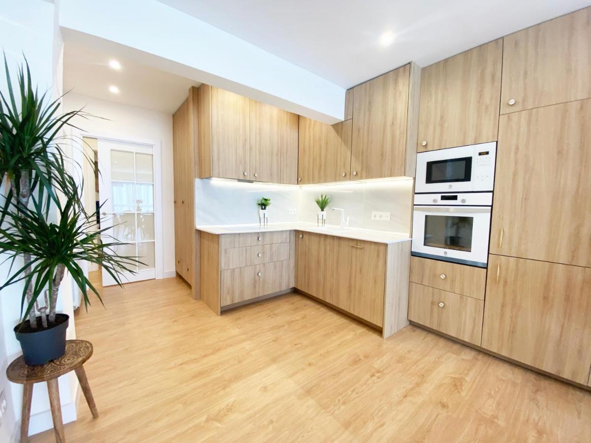 Miramar Luxurious Flat, 3 Double Rooms, Free Parking, Terrace, Completely New Appartamento *