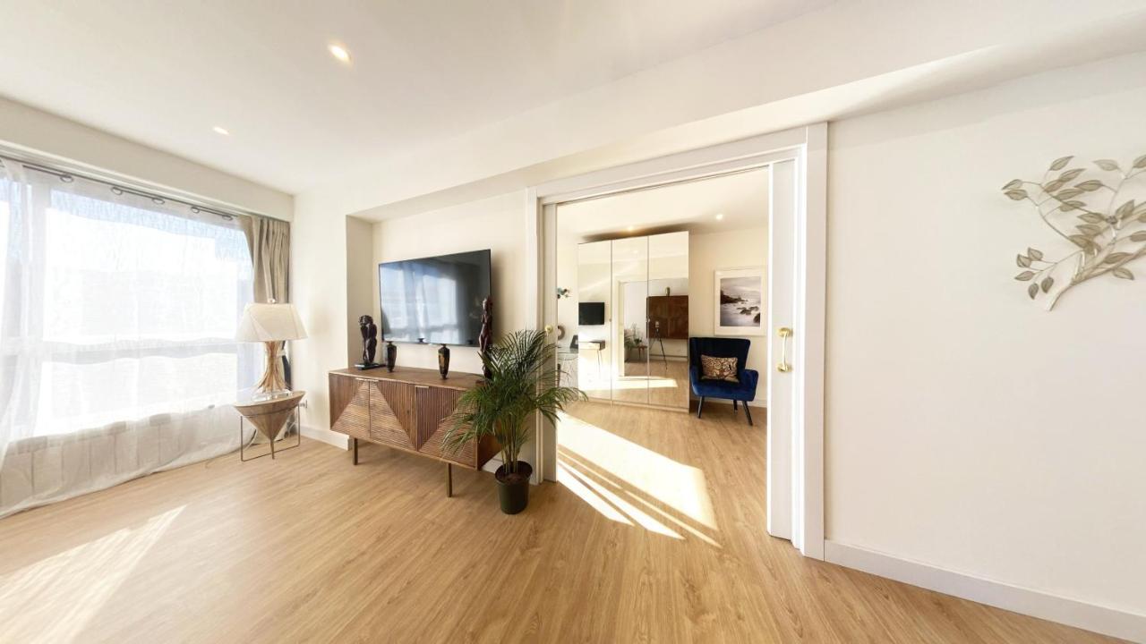 Appartamento Miramar Luxurious Flat, 3 Double Rooms, Free Parking, Terrace, Completely New *