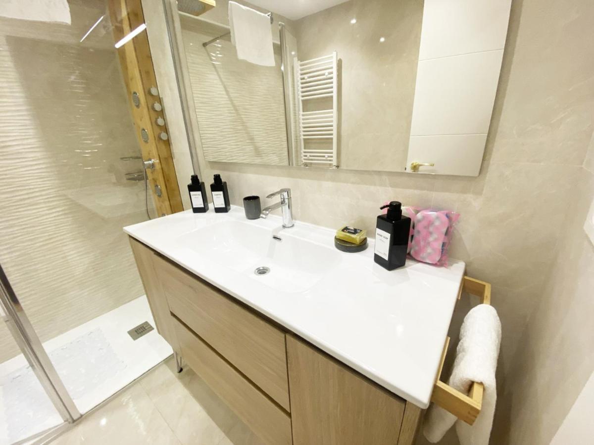 Miramar Luxurious Flat, 3 Double Rooms, Free Parking, Terrace, Completely New Appartamento *
