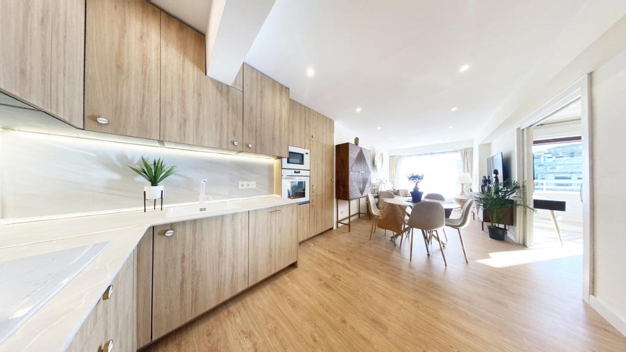 Apartment Miramar Luxurious Flat, 3 Double Rooms, Free Parking, Terrace, Completely New *